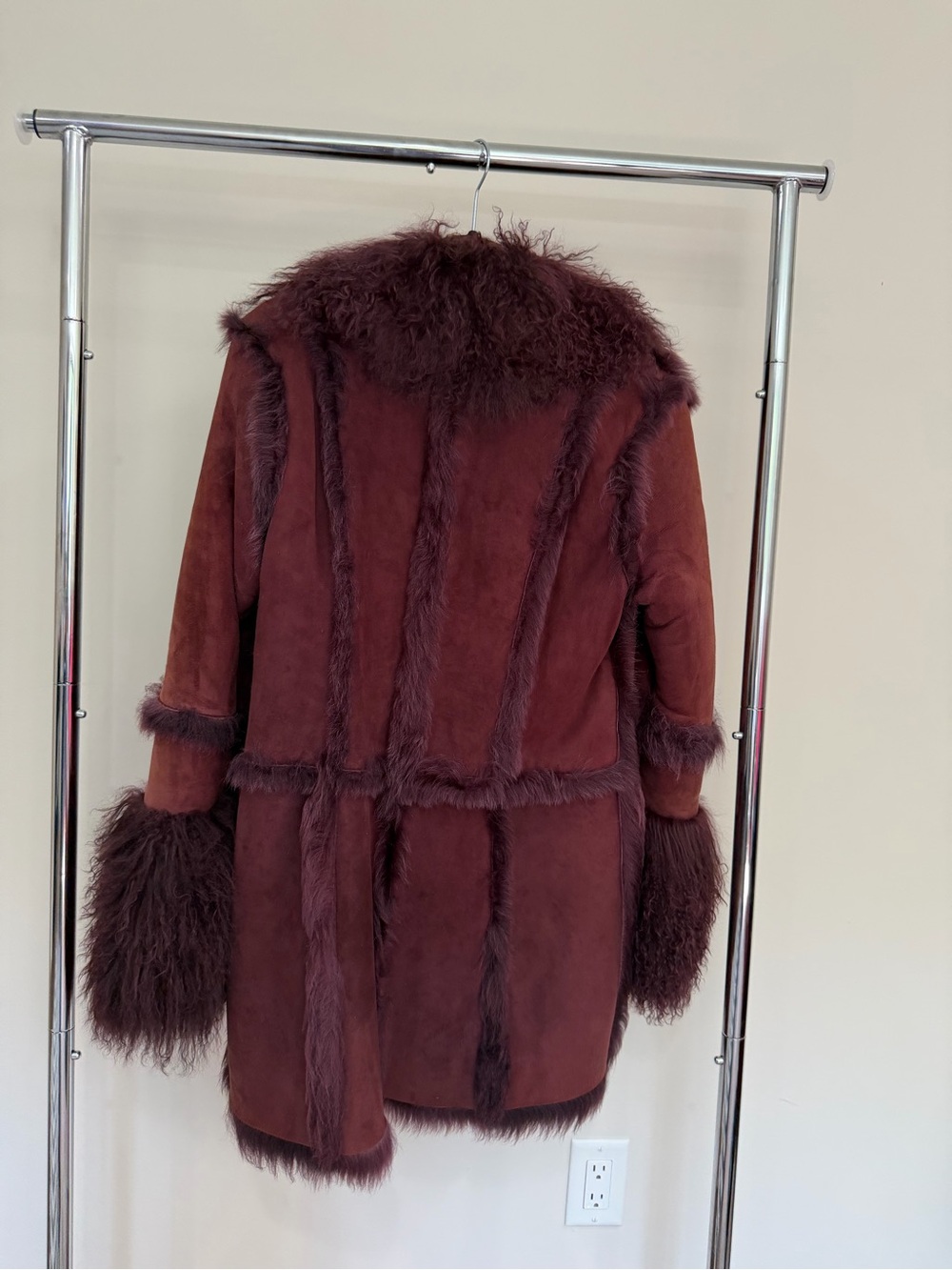 Custom burgundy vintage shearling and Tibetan lamb fur coat - Picture 4 of 12